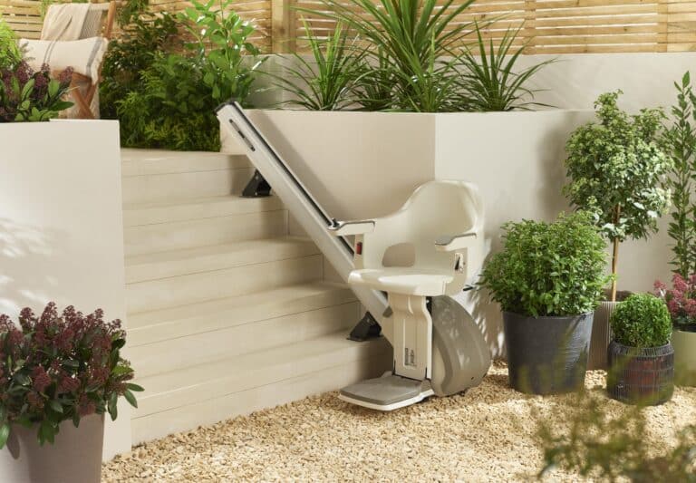 Plataforma salvaescaleras exterior para silla de ruedas
