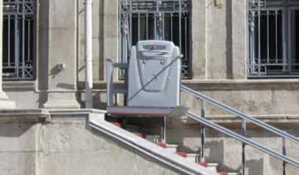 Plataforma salvaescales corba per a exterior